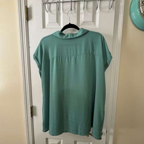 Forever 21 Green Flutter Sleeve Blouse - Picture 3 of 5